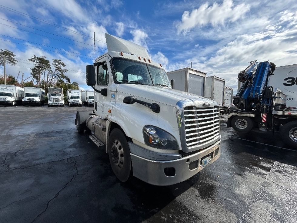 Day Cab Tractor-Heavy Duty Tractors-Freightliner-2020-Cascadia 12542ST-Manassas-VA-417,579\n\t\tmiles-$ 26,500 - Image 1