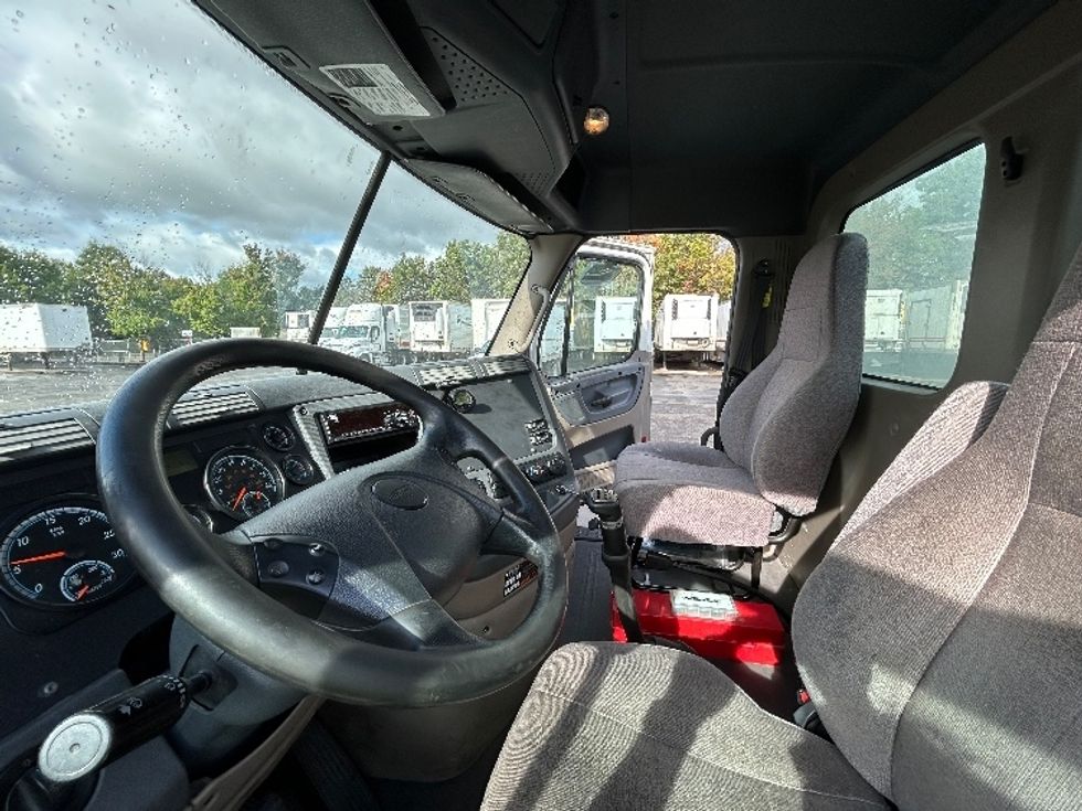 Day Cab Tractor-Heavy Duty Tractors-Freightliner-2020-Cascadia 12542ST-Manassas-VA-417,579\n\t\tmiles-$ 26,500 - Image 10