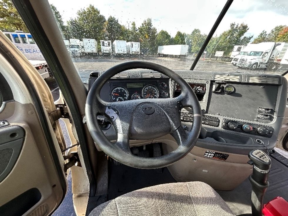 Day Cab Tractor-Heavy Duty Tractors-Freightliner-2020-Cascadia 12542ST-Manassas-VA-417,579\n\t\tmiles-$ 26,500 - Image 11