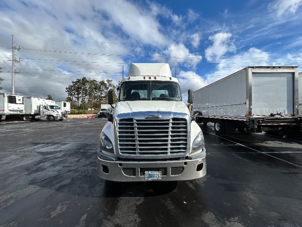 Day Cab Tractor-Heavy Duty Tractors-Freightliner-2020-Cascadia 12542ST-Manassas-VA-417,579\n\t\tmiles-$ 26,500 - Image 2