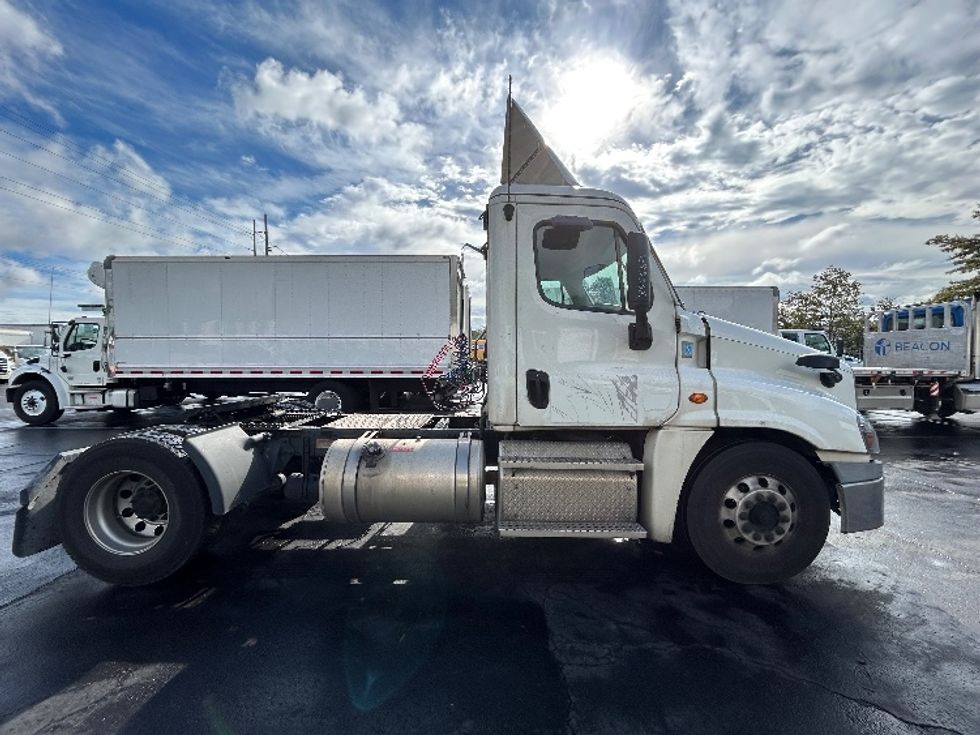 Day Cab Tractor-Heavy Duty Tractors-Freightliner-2020-Cascadia 12542ST-Manassas-VA-417,579\n\t\tmiles-$ 26,500 - Image 8