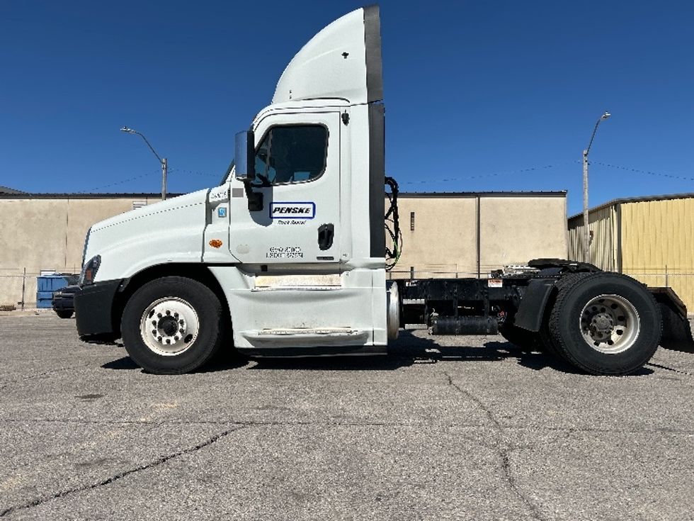 2020 Freightliner Cascadia 125" Sleeper Cab photo 4