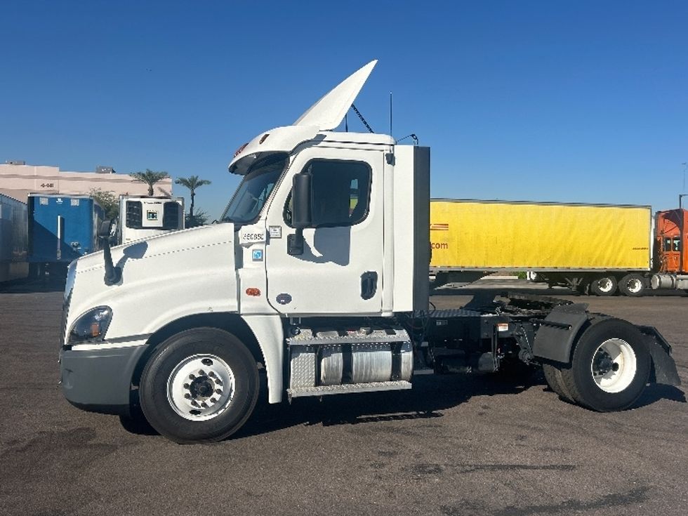 Day Cab Tractor-Heavy Duty Tractors-Freightliner-2020-Cascadia 12542ST-Phoenix-AZ-93,398\n\t\tmiles-$ 53,500 - Image 4