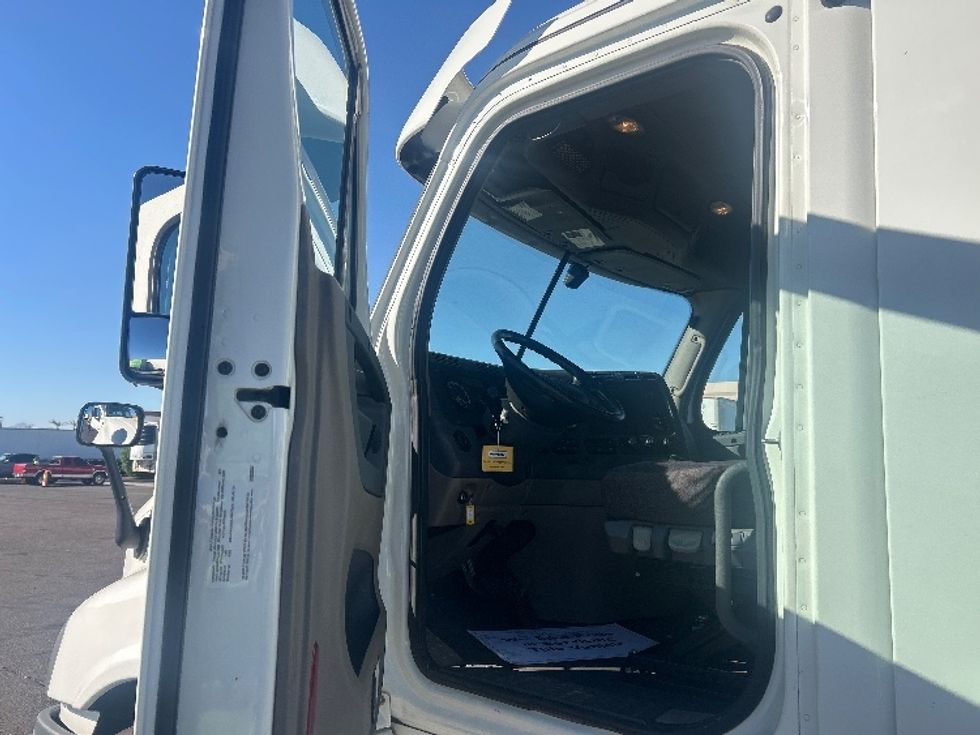 Day Cab Tractor-Heavy Duty Tractors-Freightliner-2020-Cascadia 12542ST-Phoenix-AZ-93,398\n\t\tmiles-$ 53,500 - Image 9