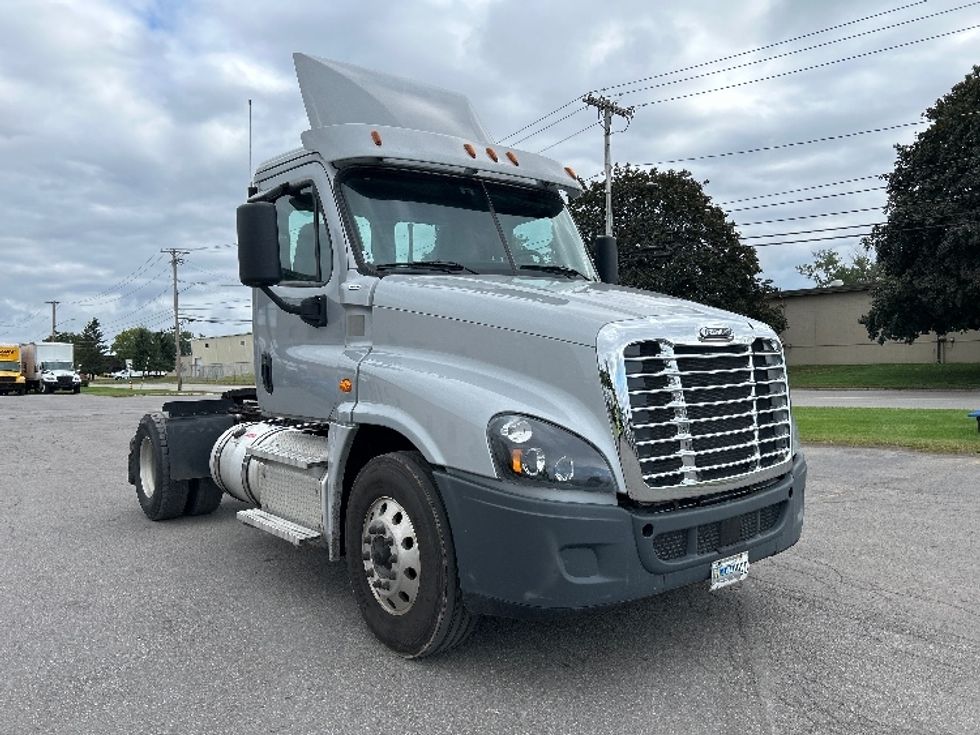 Day Cab Tractor-Heavy Duty Tractors-Freightliner-2020-Cascadia 12542ST-Rochester-NY-253,991\n\t\tmiles-$ 44,000 - Image 1