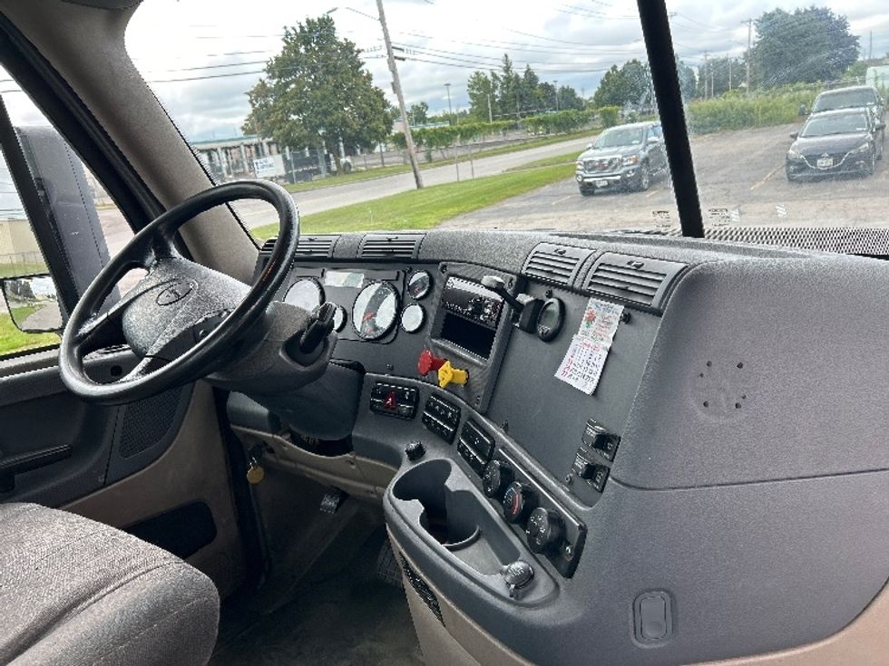 Day Cab Tractor-Heavy Duty Tractors-Freightliner-2020-Cascadia 12542ST-Rochester-NY-253,991\n\t\tmiles-$ 44,000 - Image 14