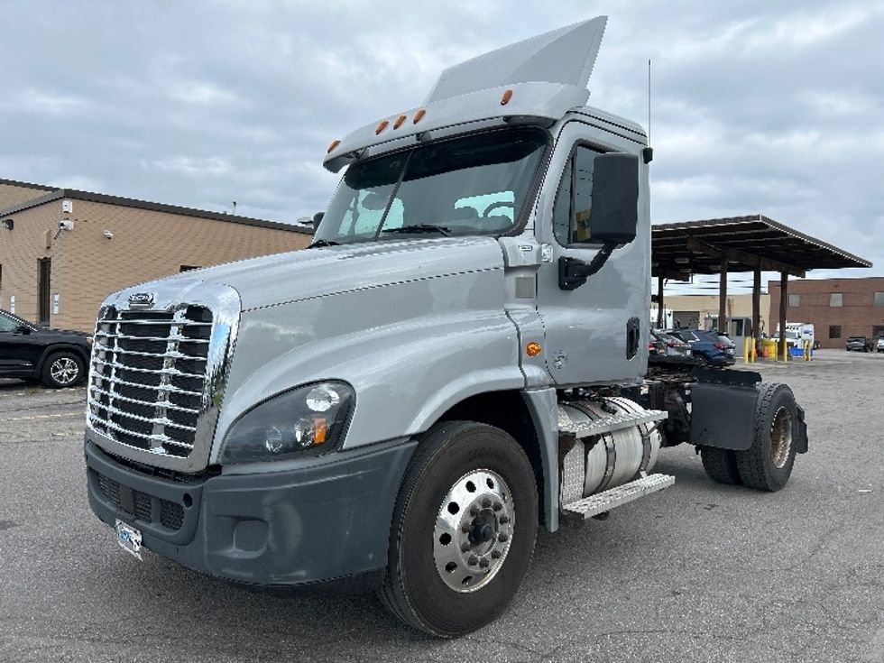 Day Cab Tractor-Heavy Duty Tractors-Freightliner-2020-Cascadia 12542ST-Rochester-NY-253,991\n\t\tmiles-$ 44,000 - Image 3