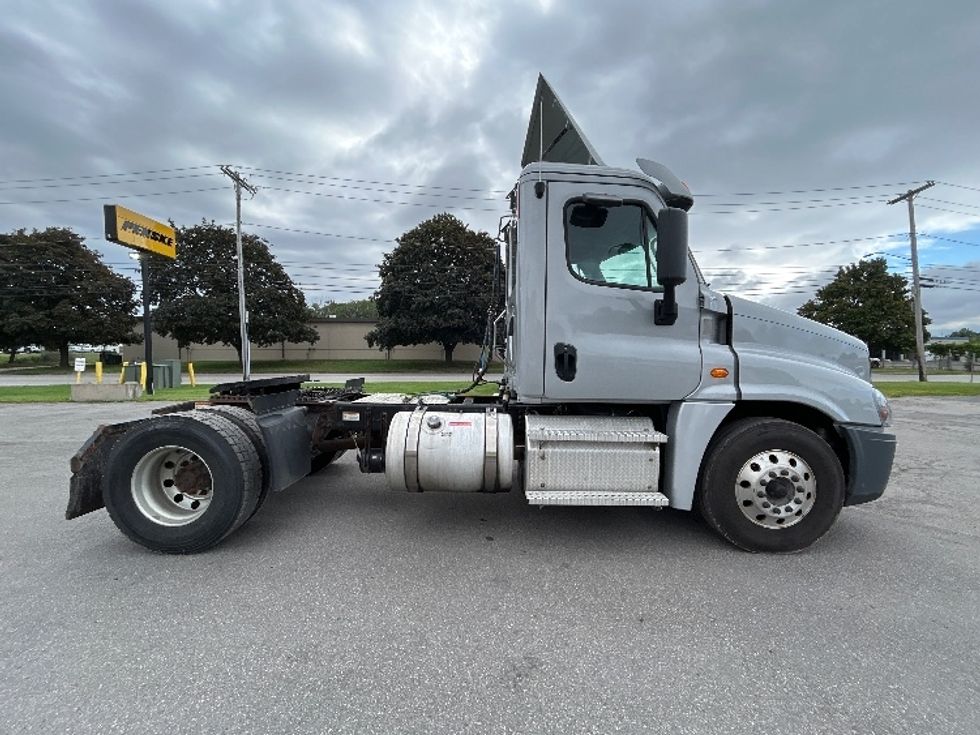 Day Cab Tractor-Heavy Duty Tractors-Freightliner-2020-Cascadia 12542ST-Rochester-NY-253,991\n\t\tmiles-$ 44,000 - Image 8