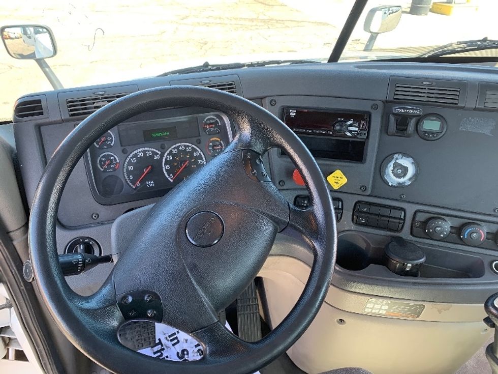 Day Cab Tractor-Heavy Duty Tractors-Freightliner-2020-Cascadia 12542ST-Torrance-CA-187,894\n\t\tmiles-$ 48,750 - Image 11