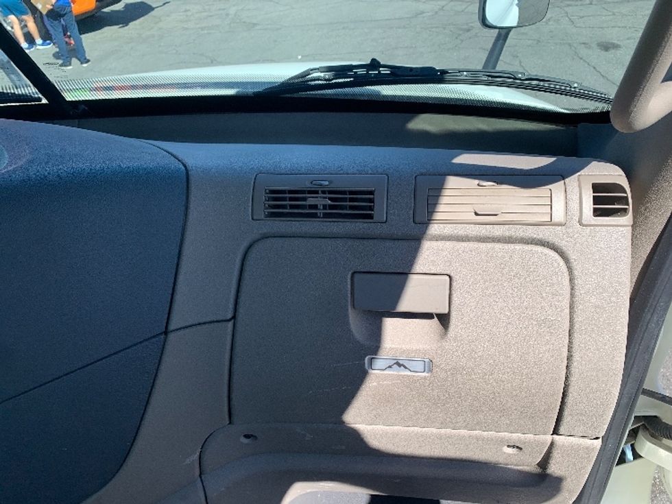 Day Cab Tractor-Heavy Duty Tractors-Freightliner-2020-Cascadia 12542ST-Torrance-CA-187,894\n\t\tmiles-$ 48,750 - Image 13