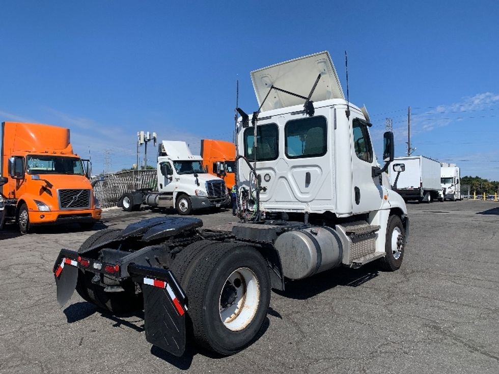 Day Cab Tractor-Heavy Duty Tractors-Freightliner-2020-Cascadia 12542ST-Torrance-CA-187,894\n\t\tmiles-$ 48,750 - Image 7