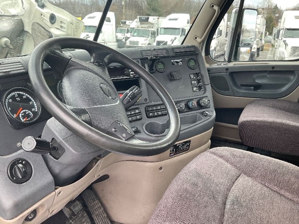 Day Cab Tractor-Heavy Duty Tractors-Freightliner-2020-Cascadia 12542ST-Wilkes Barre-PA-409,245\n\t\tmiles-$ 38,500 - Image 10