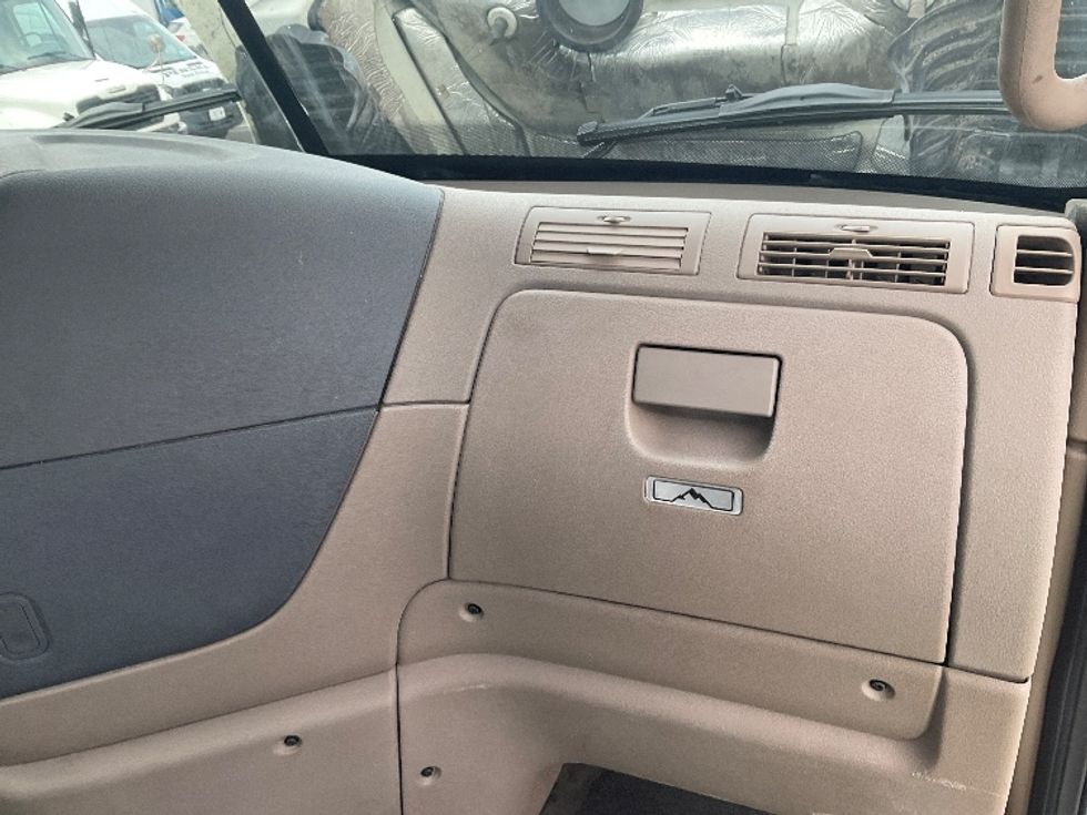 Day Cab Tractor-Heavy Duty Tractors-Freightliner-2020-Cascadia 12542ST-Wilkes Barre-PA-409,245\n\t\tmiles-$ 38,500 - Image 13