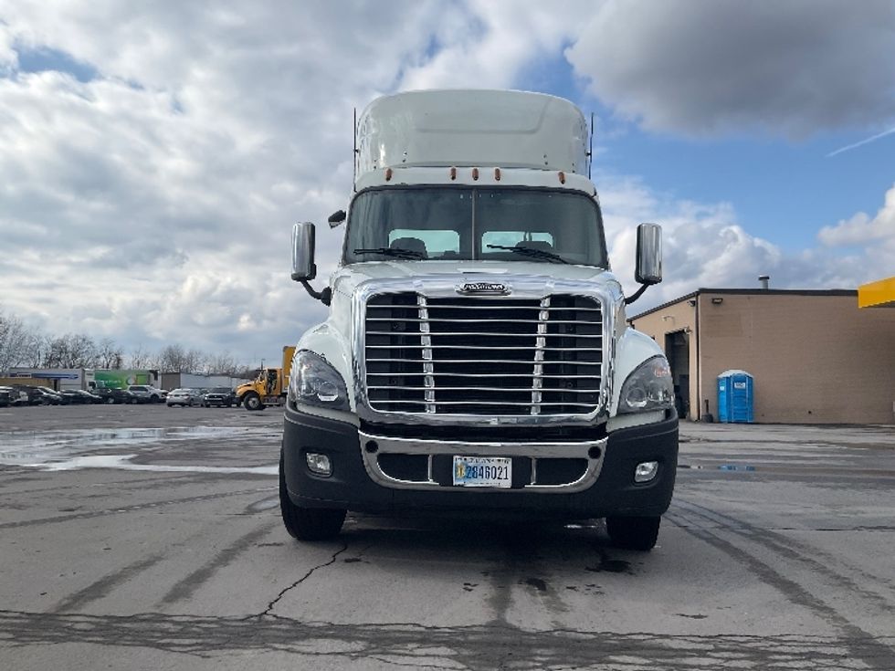 Day Cab Tractor-Heavy Duty Tractors-Freightliner-2020-Cascadia 12542ST-Wilkes Barre-PA-409,245\n\t\tmiles-$ 38,500 - Image 2