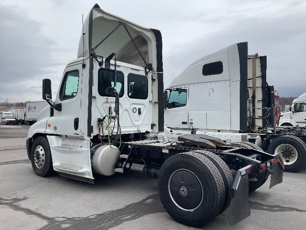 Day Cab Tractor-Heavy Duty Tractors-Freightliner-2020-Cascadia 12542ST-Wilkes Barre-PA-409,245\n\t\tmiles-$ 38,500 - Image 5