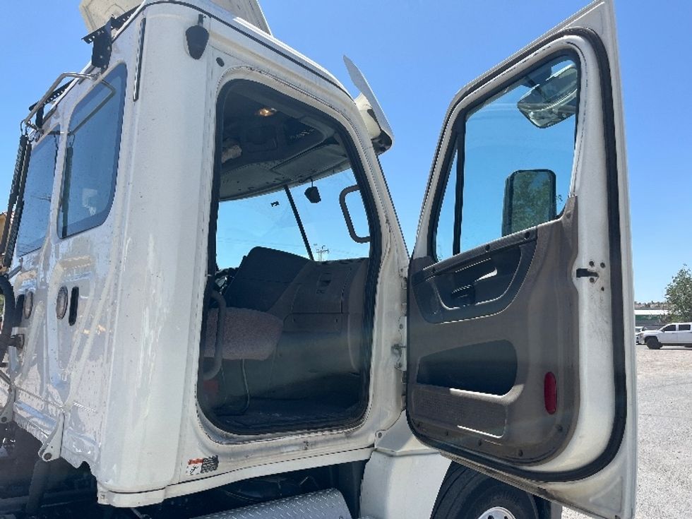 Day Cab Tractor-Heavy Duty Tractors-Freightliner-2020-Cascadia 12564ST-Albuquerque-NM-442,176\n\t\tmiles-$ 36,500 - Image 12