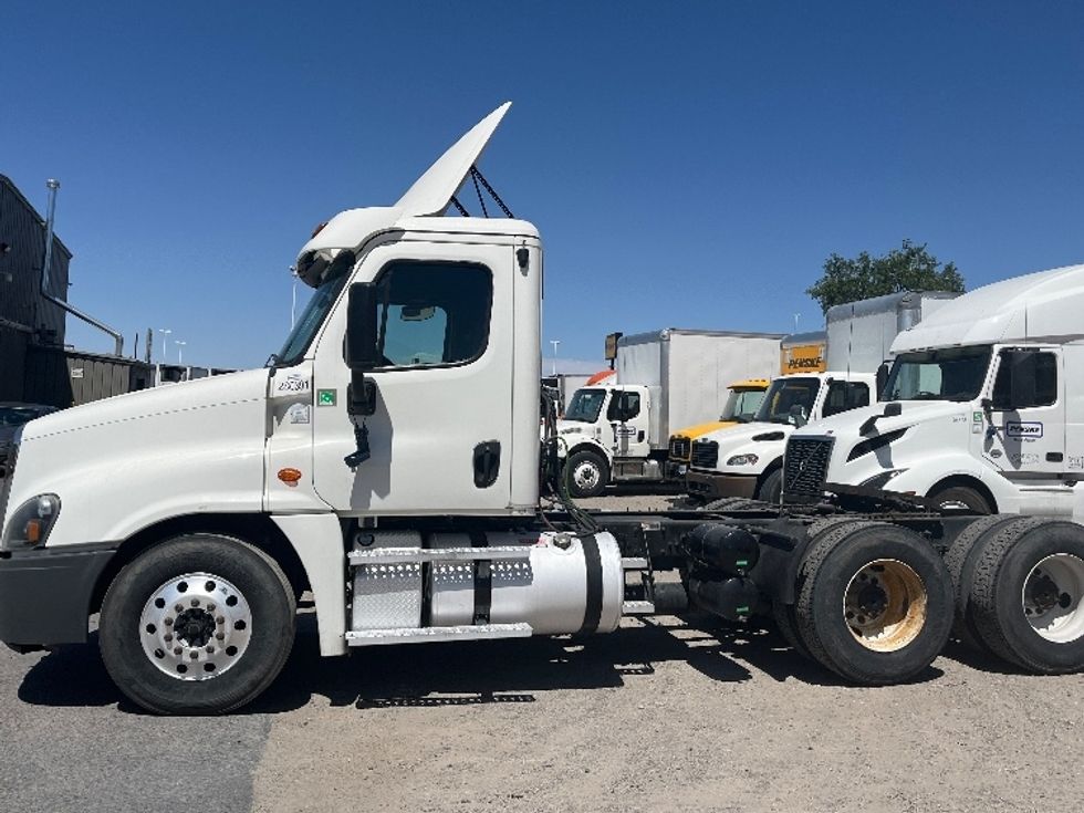 Day Cab Tractor-Heavy Duty Tractors-Freightliner-2020-Cascadia 12564ST-Albuquerque-NM-442,176\n\t\tmiles-$ 36,500 - Image 4