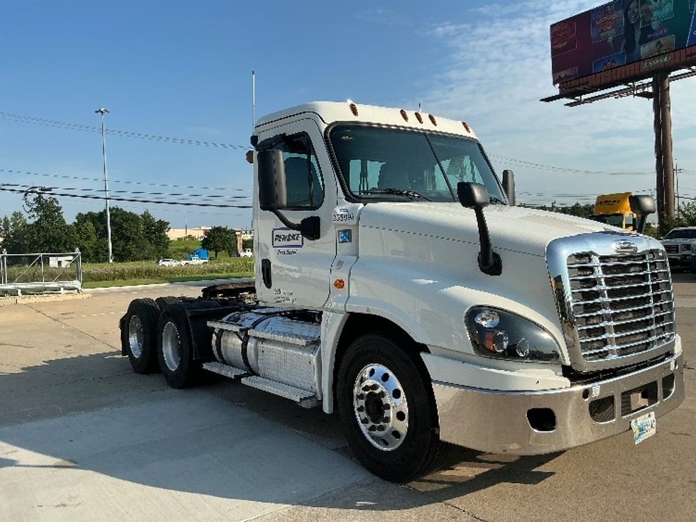 Day Cab Tractor-Heavy Duty Tractors-Freightliner-2020-Cascadia 12564ST-Allen Park-MI-220,321\n\t\tmiles-$ 55,500 - Image 1