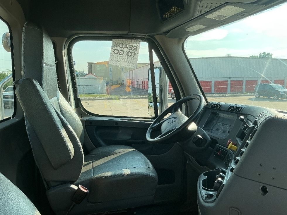 Day Cab Tractor-Heavy Duty Tractors-Freightliner-2020-Cascadia 12564ST-Allen Park-MI-220,321\n\t\tmiles-$ 55,500 - Image 14