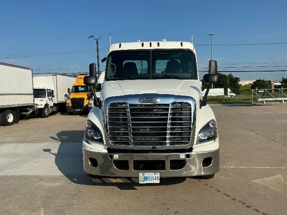 Day Cab Tractor-Heavy Duty Tractors-Freightliner-2020-Cascadia 12564ST-Allen Park-MI-220,321\n\t\tmiles-$ 55,500 - Image 2