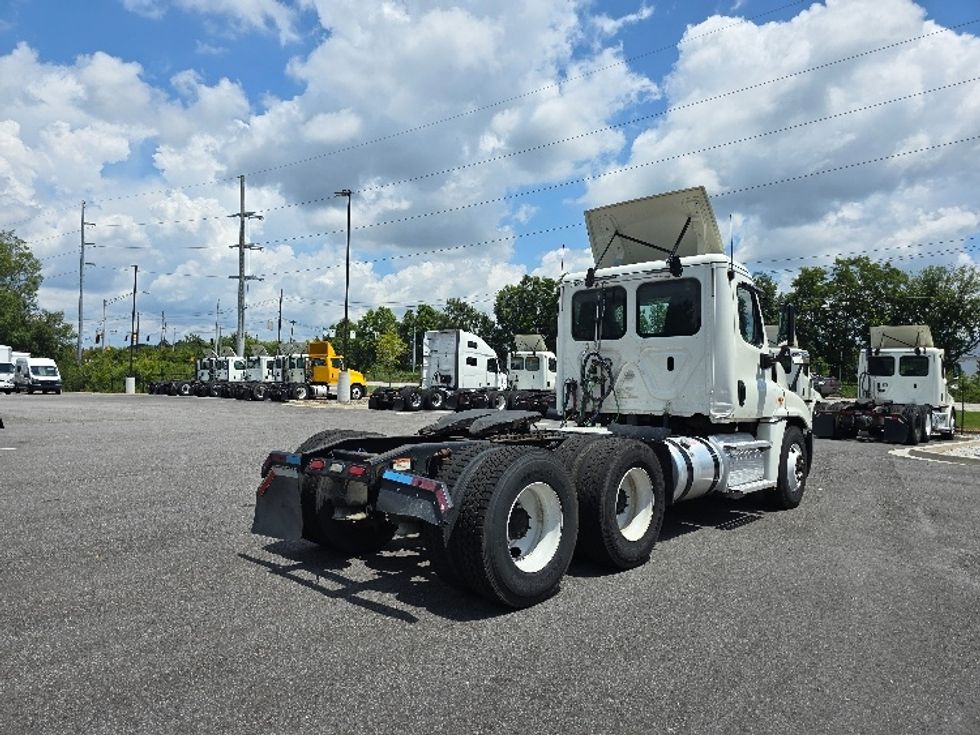 2020 Freightliner Cascadia 125" Sleeper Cab photo 7