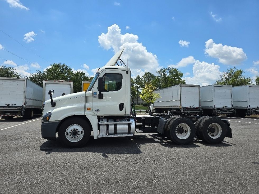 2020 Freightliner Cascadia 125" Sleeper Cab photo 4
