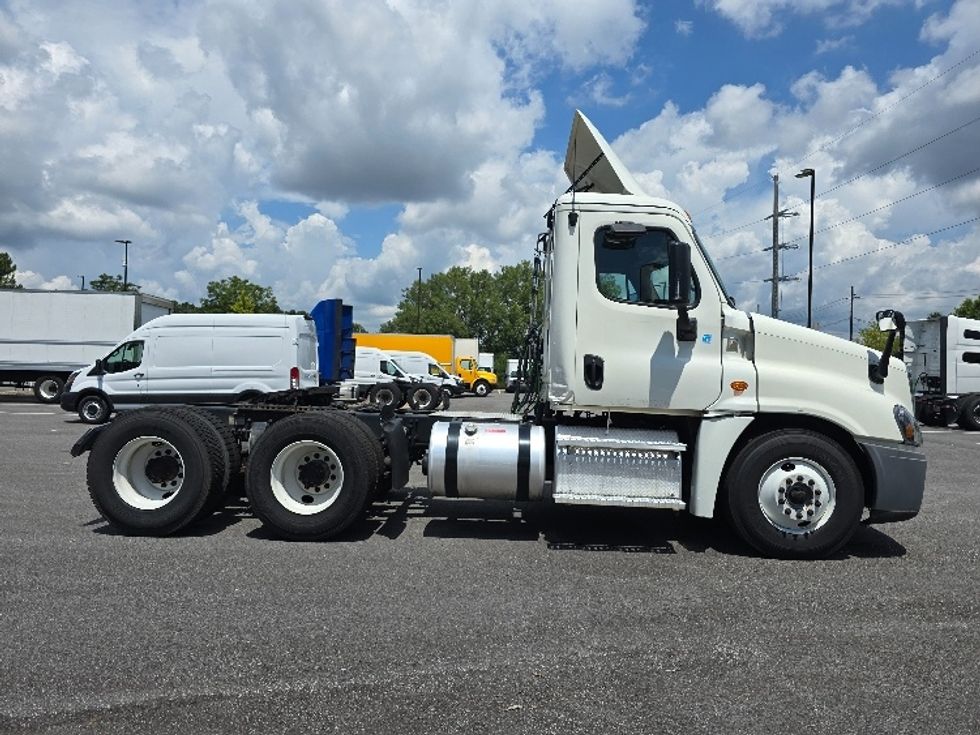 2020 Freightliner Cascadia 125" Sleeper Cab photo 8