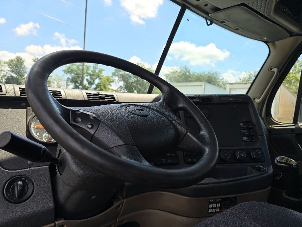 2020 Freightliner Cascadia 125" Sleeper Cab photo 10