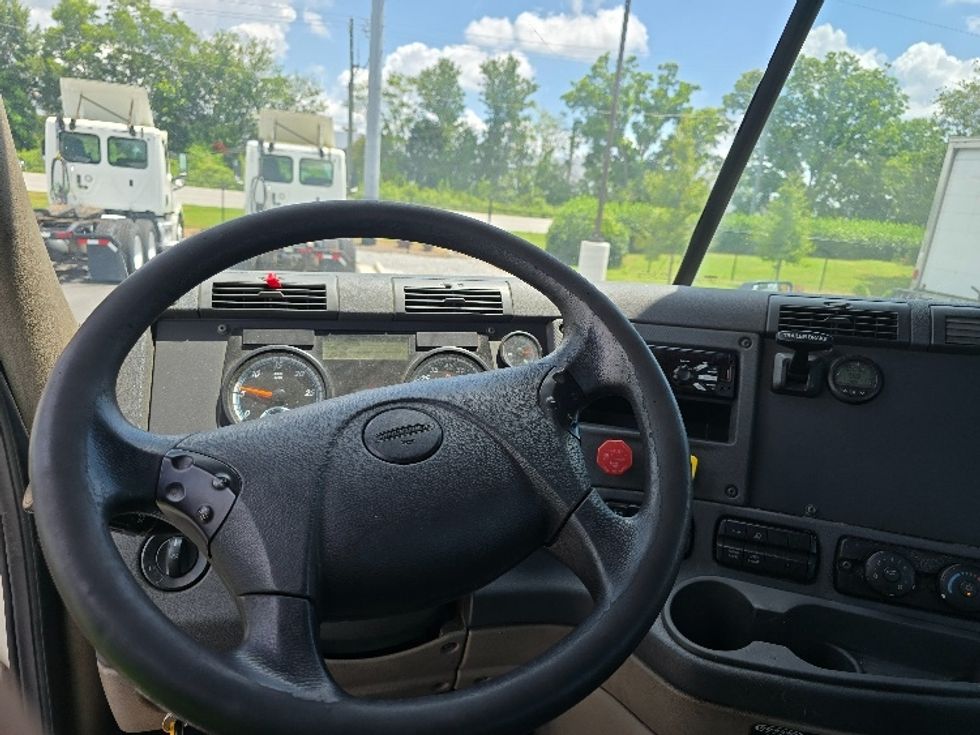 2020 Freightliner Cascadia 125" Sleeper Cab photo 11