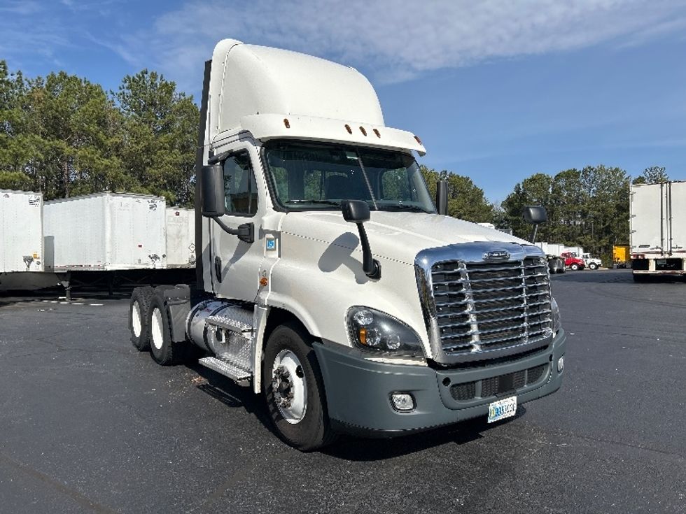Day Cab Tractor-Heavy Duty Tractors-Freightliner-2020-Cascadia 12564ST-Atlanta-GA-324,802\n\t\tmiles-$ 57,000 - Image 1