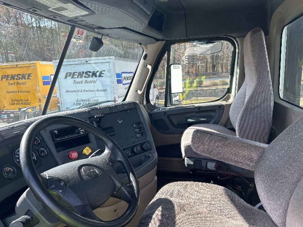 Day Cab Tractor-Heavy Duty Tractors-Freightliner-2020-Cascadia 12564ST-Atlanta-GA-324,802\n\t\tmiles-$ 57,000 - Image 10