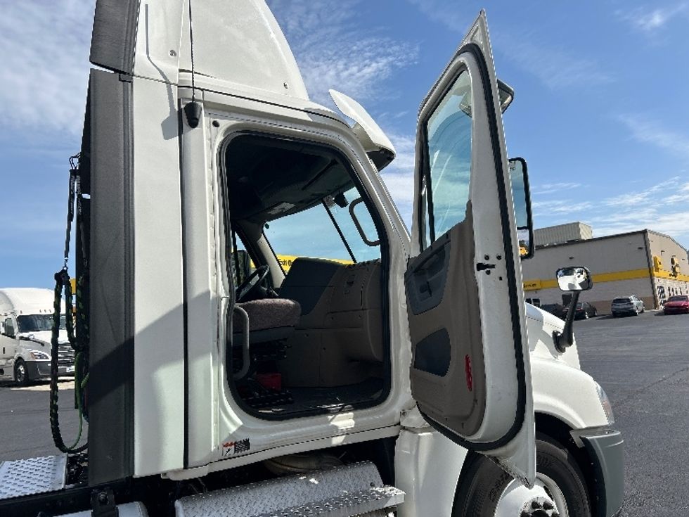 Day Cab Tractor-Heavy Duty Tractors-Freightliner-2020-Cascadia 12564ST-Atlanta-GA-324,802\n\t\tmiles-$ 57,000 - Image 12