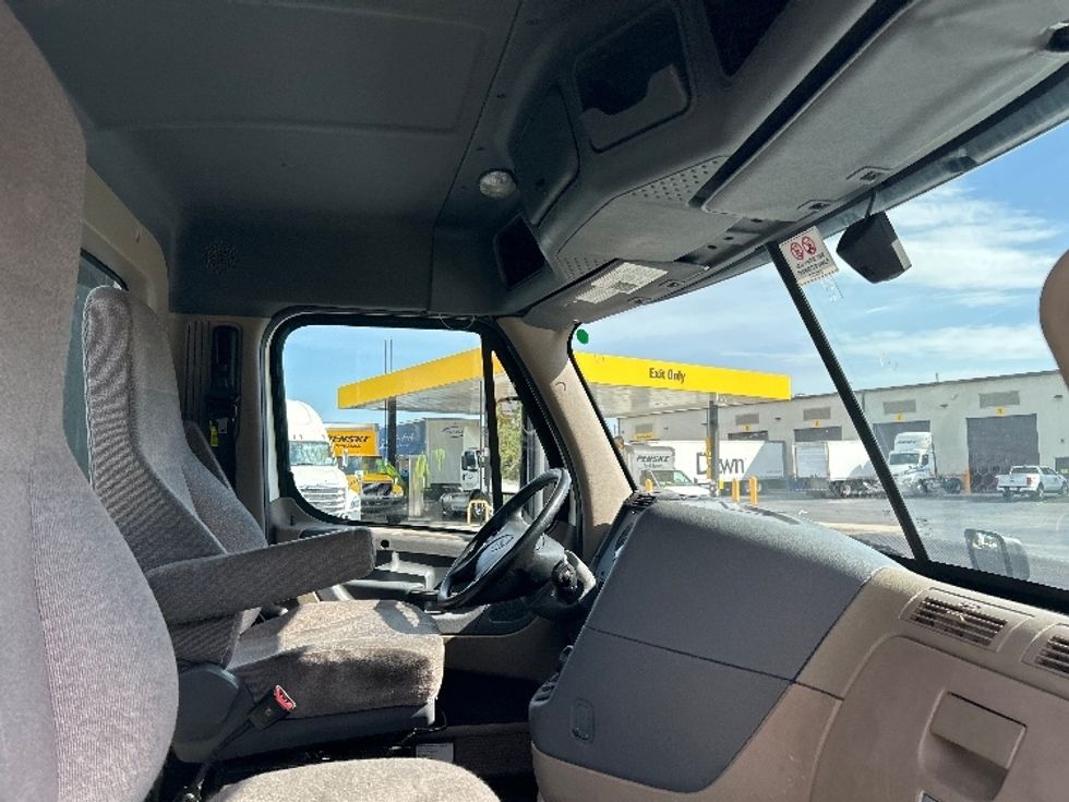 Day Cab Tractor-Heavy Duty Tractors-Freightliner-2020-Cascadia 12564ST-Atlanta-GA-324,802\n\t\tmiles-$ 57,000 - Image 14