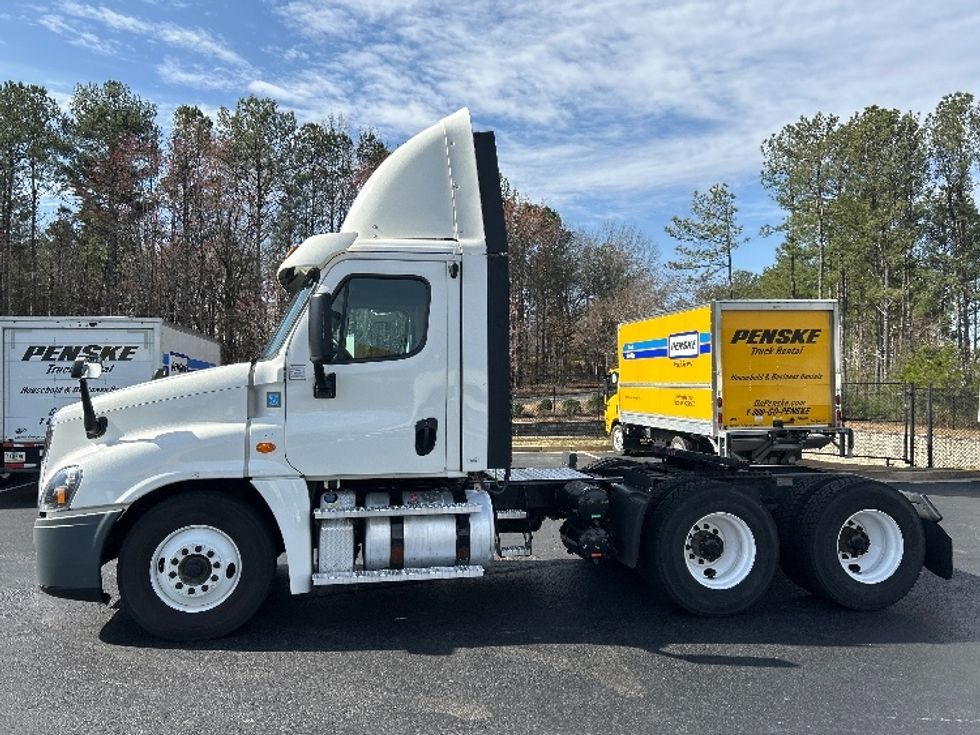 2020 Freightliner Cascadia 125" Sleeper Cab photo 4