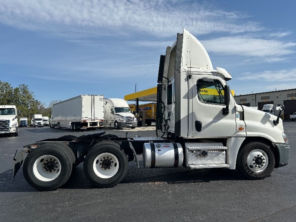 Day Cab Tractor-Heavy Duty Tractors-Freightliner-2020-Cascadia 12564ST-Atlanta-GA-324,802\n\t\tmiles-$ 57,000 - Image 8