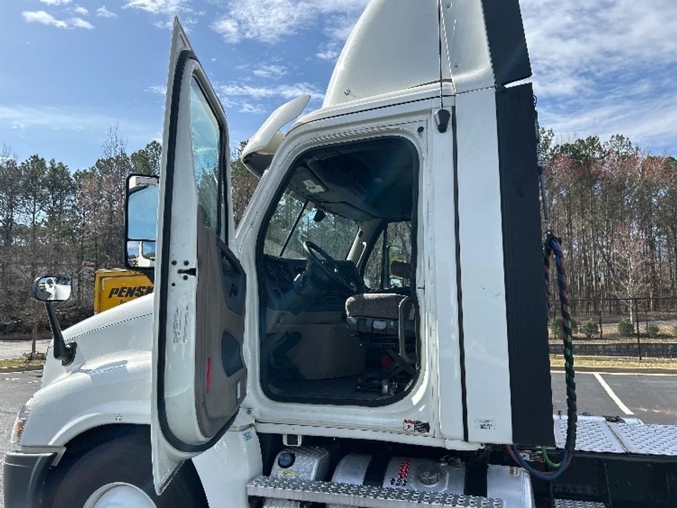 Day Cab Tractor-Heavy Duty Tractors-Freightliner-2020-Cascadia 12564ST-Atlanta-GA-324,802\n\t\tmiles-$ 57,000 - Image 9