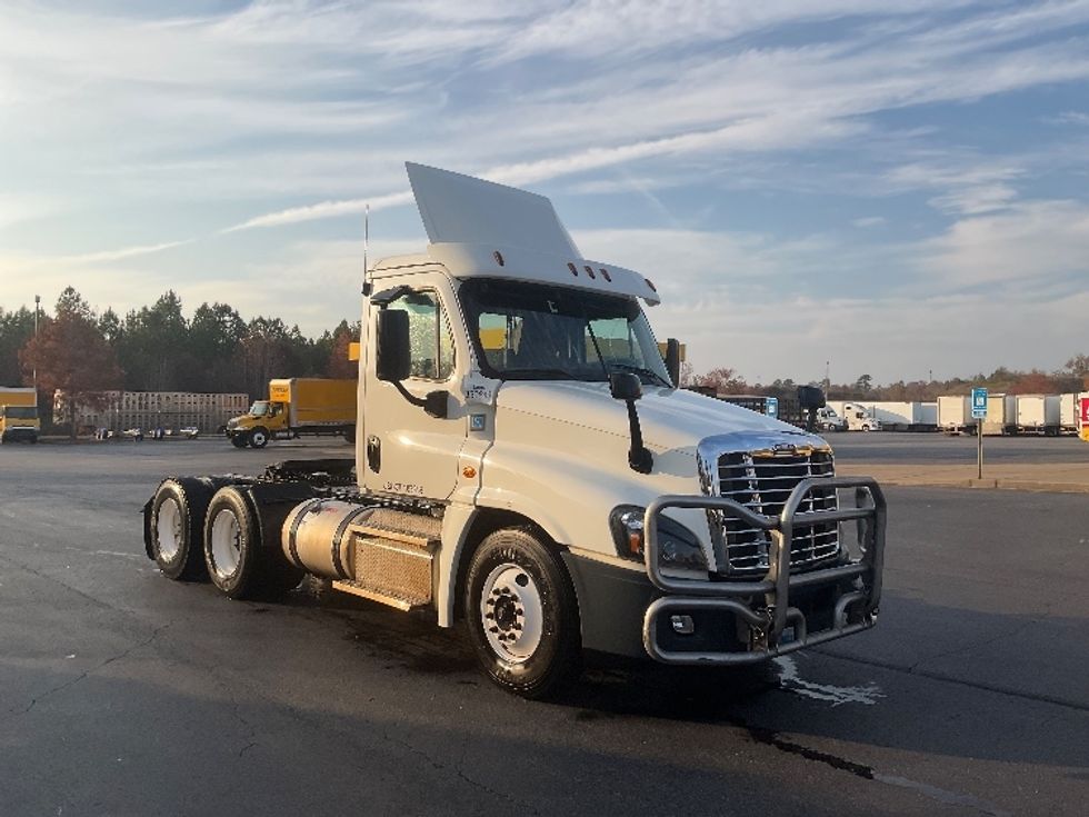 2021 Freightliner Cascadia 126" Day cab photo 4