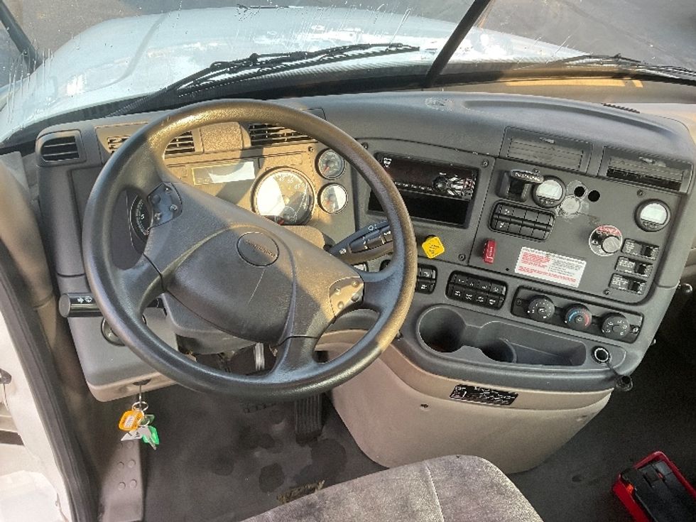 Day Cab Tractor-Heavy Duty Tractors-Freightliner-2020-Cascadia 12564ST-Augusta-GA-572,530\n\t\tmiles-$ 32,500 - Image 11