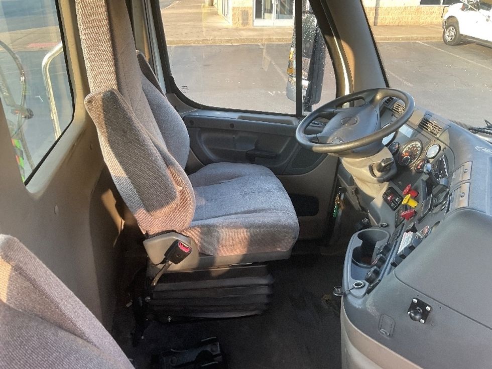 Day Cab Tractor-Heavy Duty Tractors-Freightliner-2020-Cascadia 12564ST-Augusta-GA-572,530\n\t\tmiles-$ 32,500 - Image 14