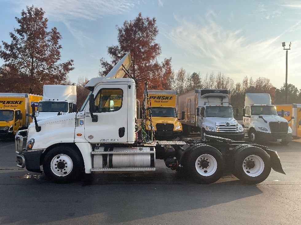 Day Cab Tractor-Heavy Duty Tractors-Freightliner-2020-Cascadia 12564ST-Augusta-GA-572,530\n\t\tmiles-$ 32,500 - Image 4