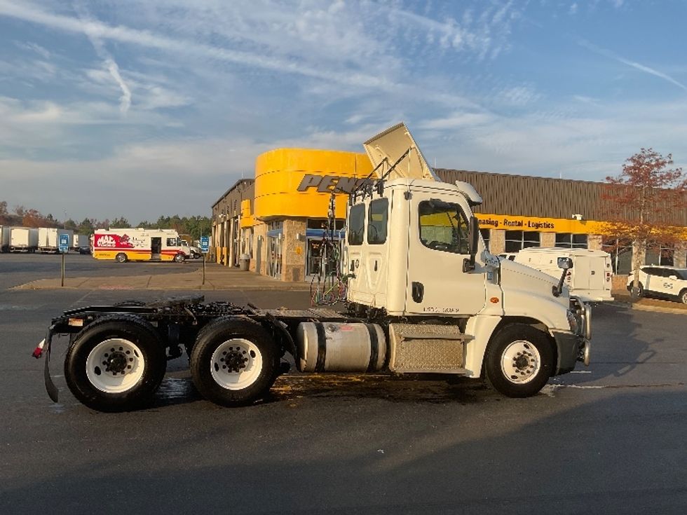 Day Cab Tractor-Heavy Duty Tractors-Freightliner-2020-Cascadia 12564ST-Augusta-GA-572,530\n\t\tmiles-$ 32,500 - Image 8