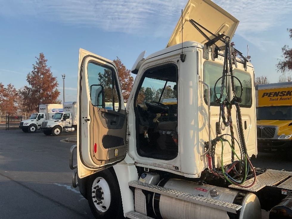 Day Cab Tractor-Heavy Duty Tractors-Freightliner-2020-Cascadia 12564ST-Augusta-GA-572,530\n\t\tmiles-$ 32,500 - Image 9