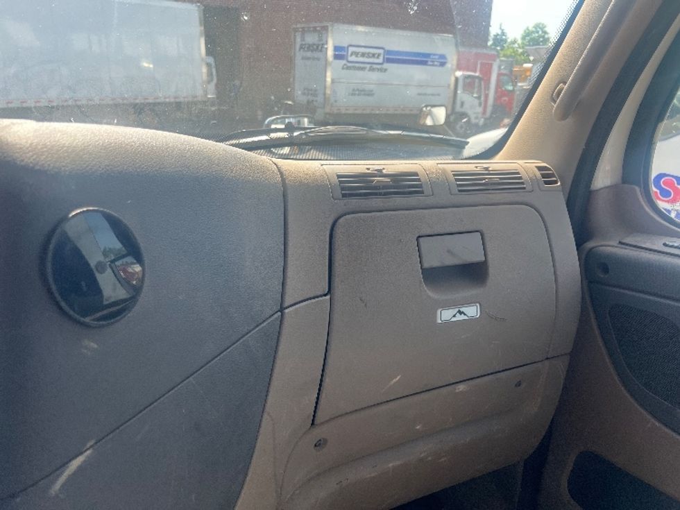 2020 Freightliner Cascadia 125" Sleeper Cab photo 11