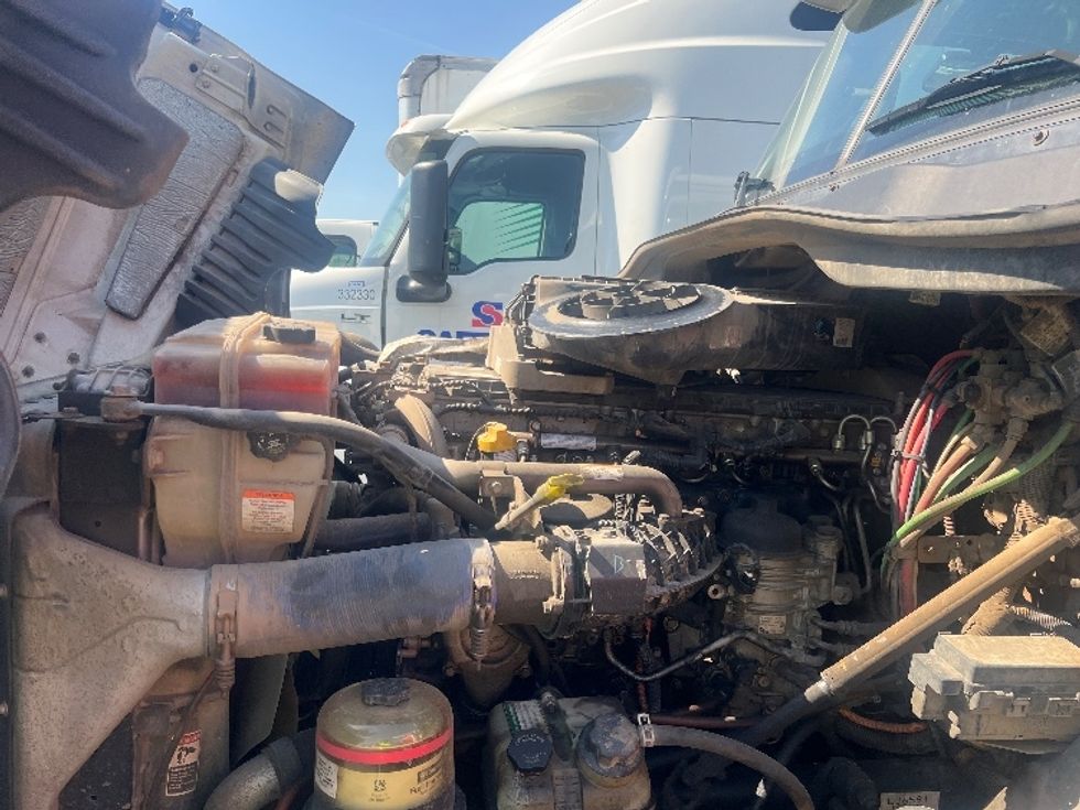 2020 Freightliner Cascadia 125" Sleeper Cab photo 14