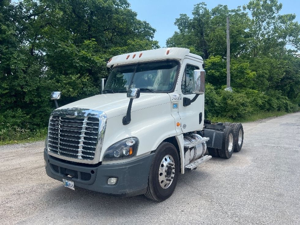 2020 Freightliner Cascadia 125" Sleeper Cab photo 3