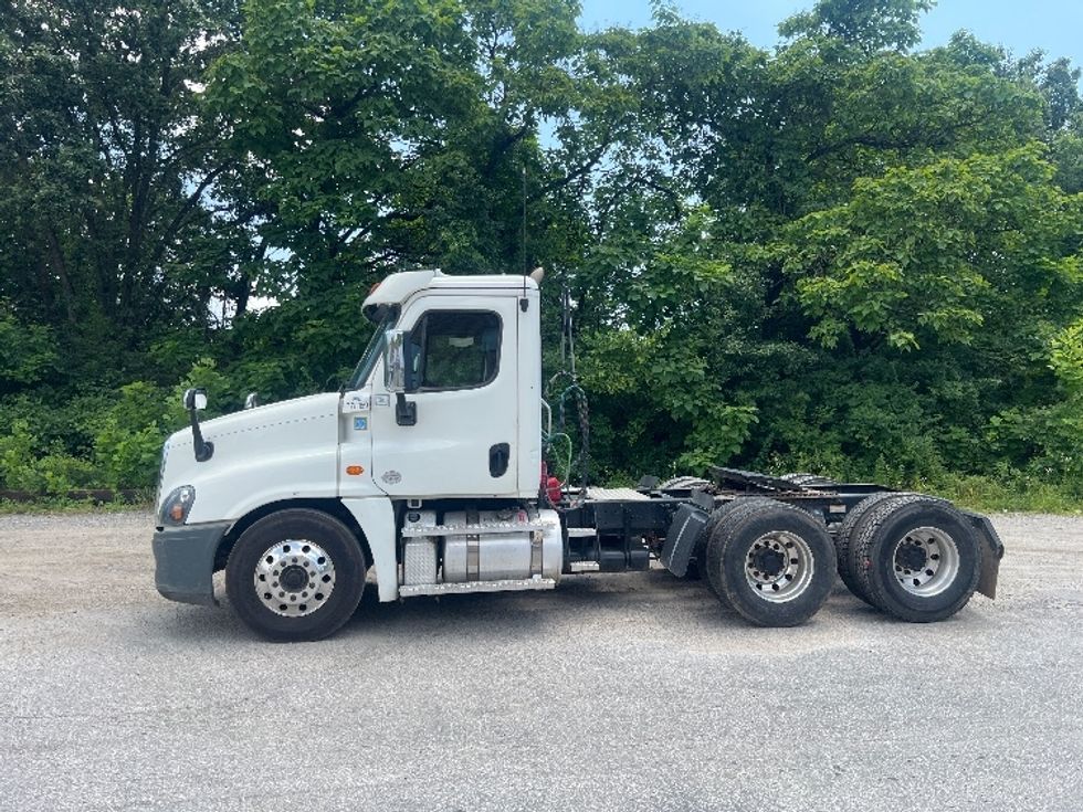 2020 Freightliner Cascadia 125" Sleeper Cab photo 4