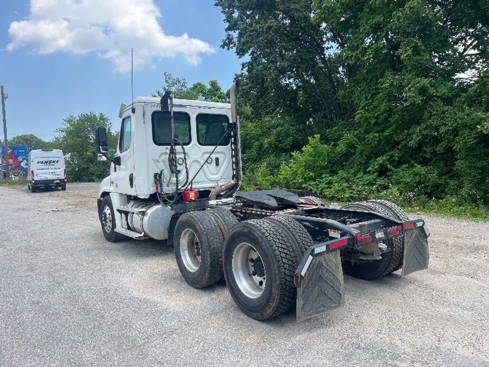 2020 Freightliner Cascadia 125" Sleeper Cab photo 5