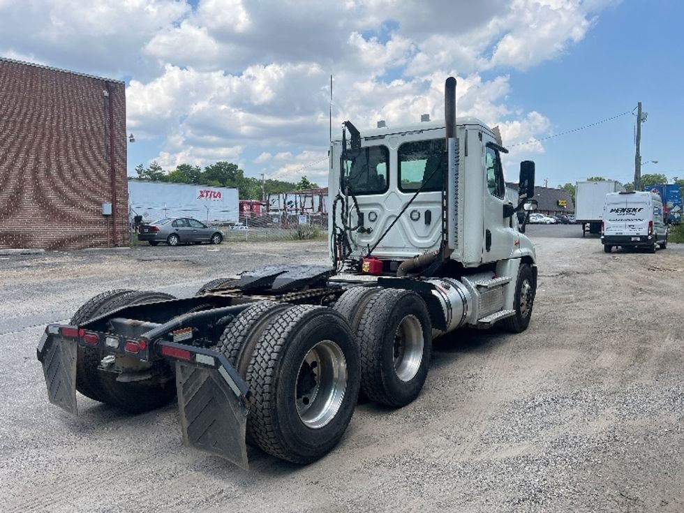 2020 Freightliner Cascadia 125" Sleeper Cab photo 7
