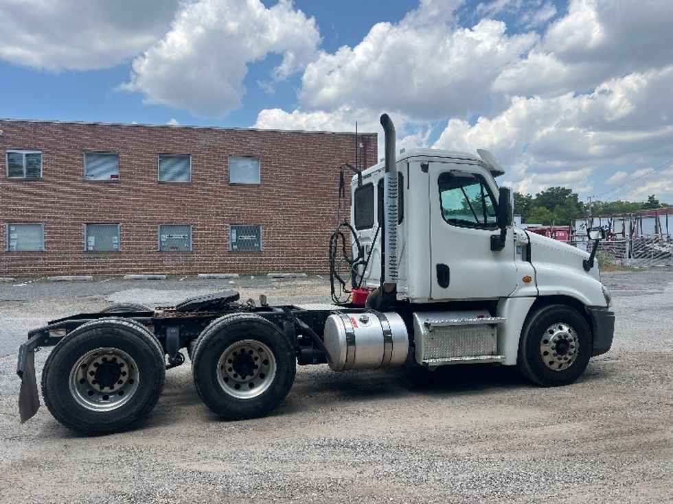 2020 Freightliner Cascadia 125" Sleeper Cab photo 8