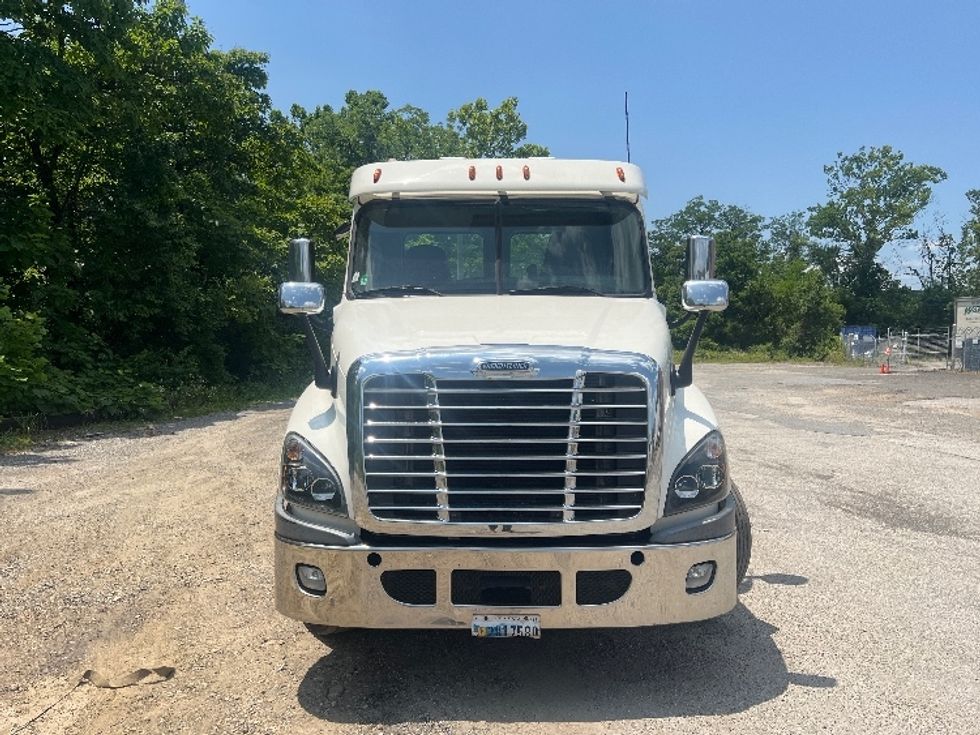 Day Cab Tractor-Heavy Duty Tractors-Freightliner-2020-Cascadia 12564ST-Baltimore-MD-259,679\n\t\tmiles-$ 49,250 - Image 2